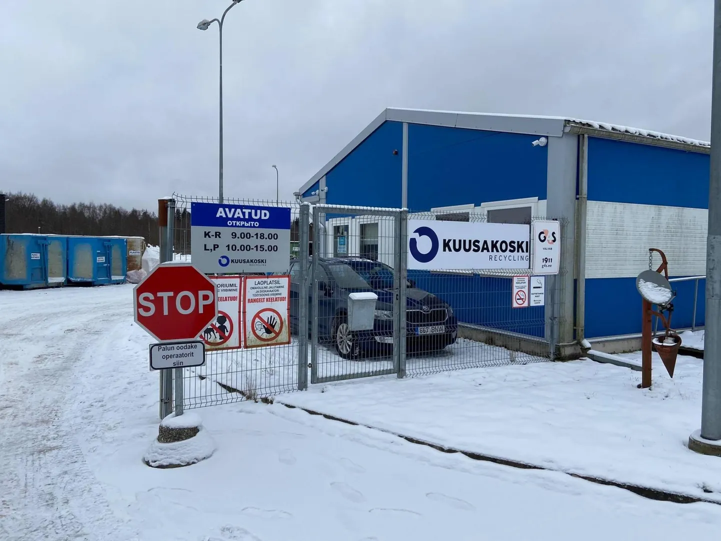 Niipea kui ajakirjanduses ilmus Reopalu kalmistu rüüstamises kahtlatava foto, tundis Kuusakoski Paide kokkuostupunkti töötaja mehe ära ning ettevõte andis kogu info ja metallesemed üle politseile.