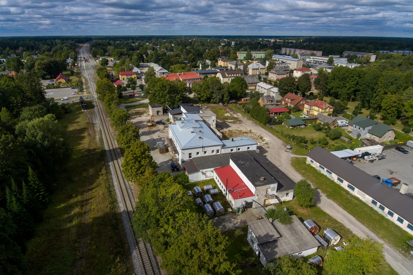 06.09.2022, Türi

YOOK Production AS
Kaerajoogi tehas

Tänasest asub Katre Kõvask juhtima Türile rajatavat Baltimaade esimest kaerajoogitootmist YOOK, mille käivitamisesse investeerivad omanikud ligi 12 miljonit eurot.

Foto: Dmitri Kotjuh/ Järva Teataja