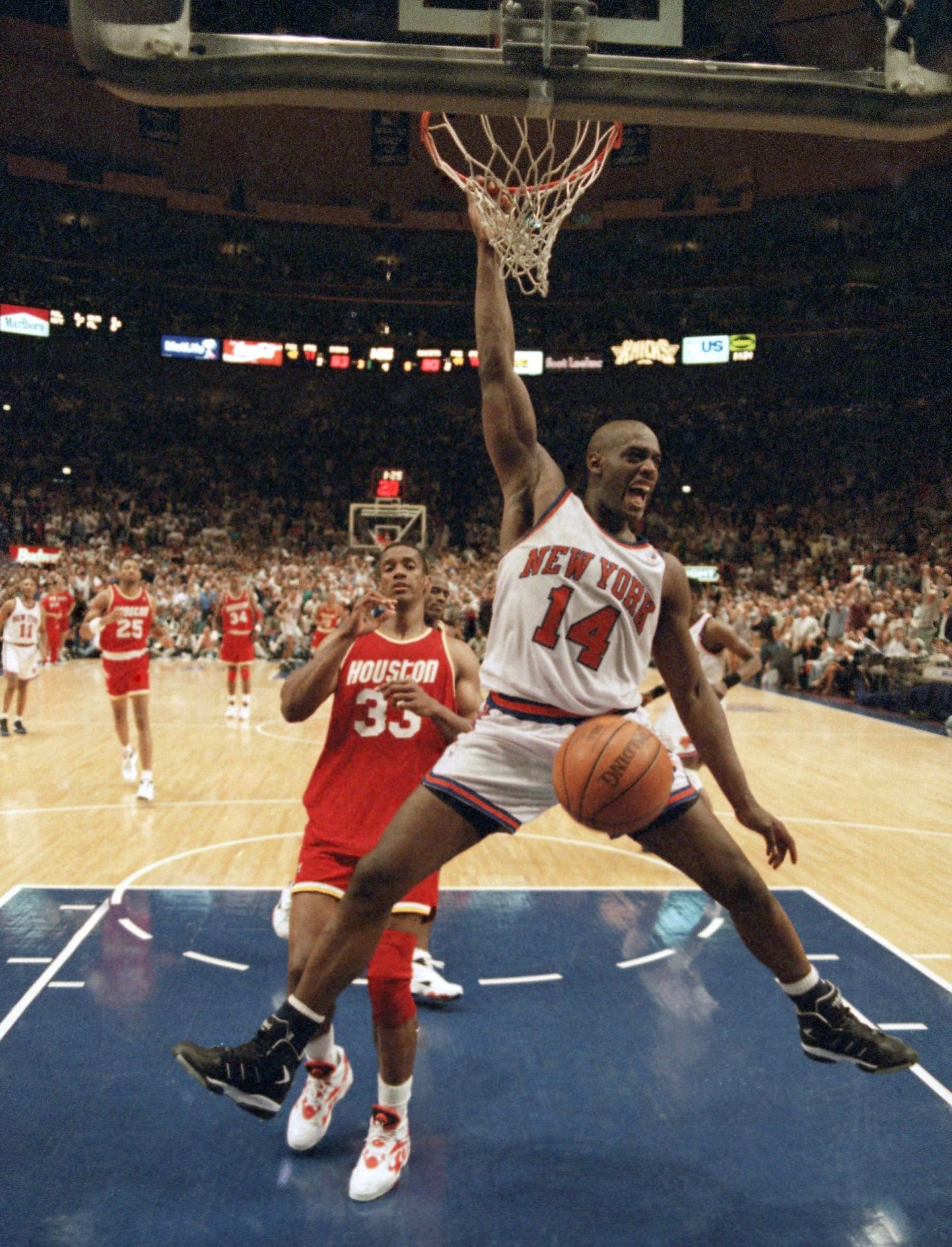 Anthony Mason (14) 1994. aastal New York Knicksi ridades.