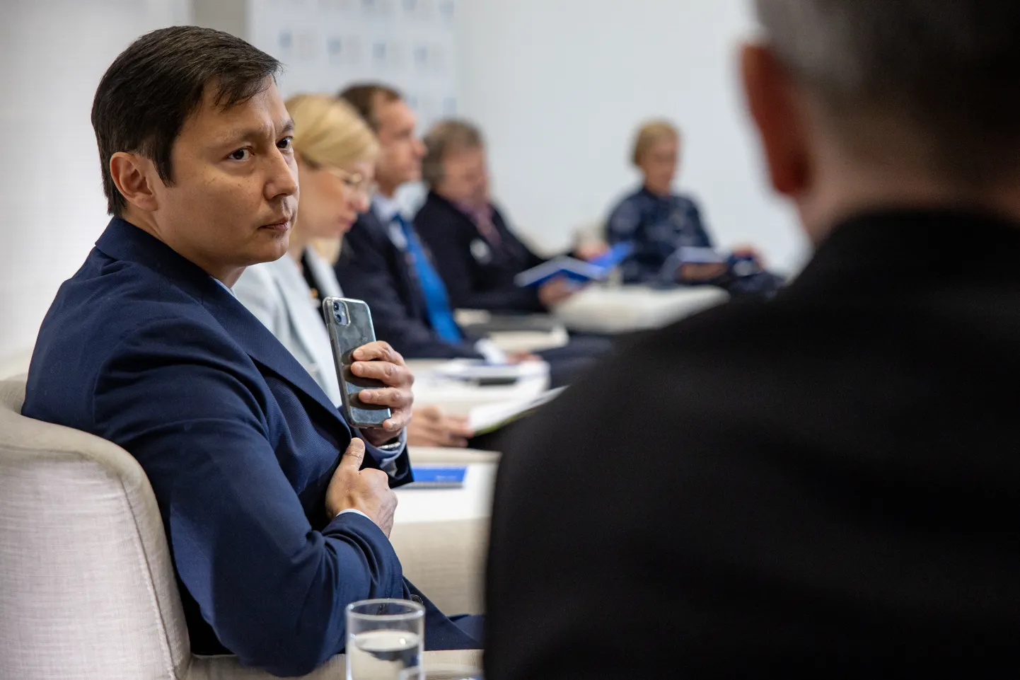 Erakondade sporditeemaline debatt. Vasakul Mihhail Kõlvart. Tema
taga on Piret Hartman, Jüri Jaanson, Marko Kaljuveer ja Kristina Kallas. Pildil paremal seljaga on Heino Märks.