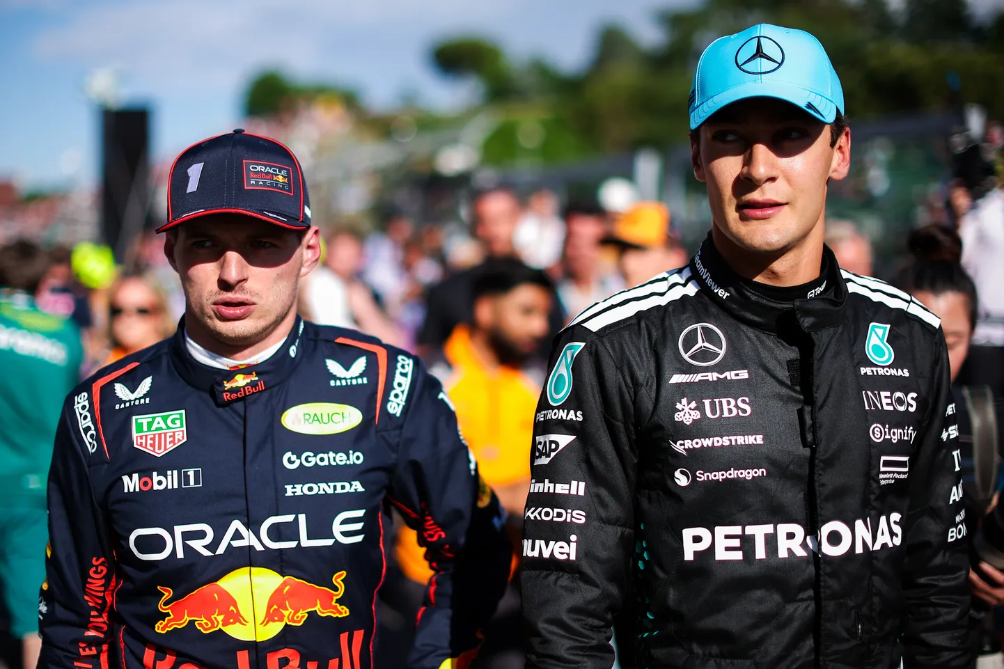 Max Verstappen (vasakul) ja George Russell.