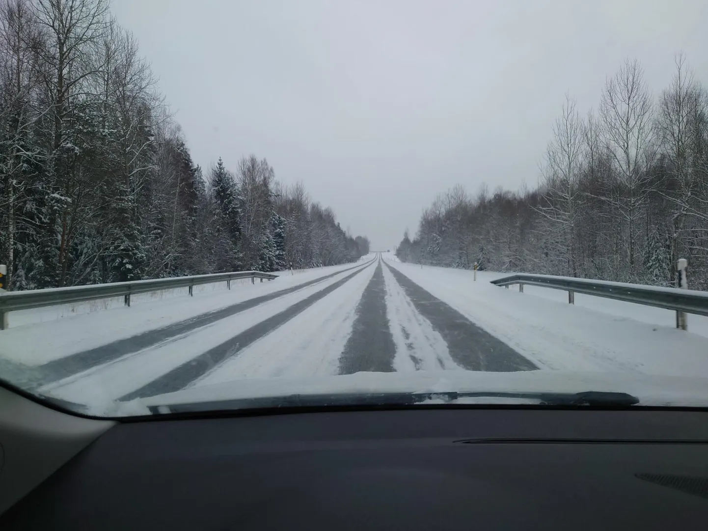 Tartu-Valga maantee laupäeva hommikul.