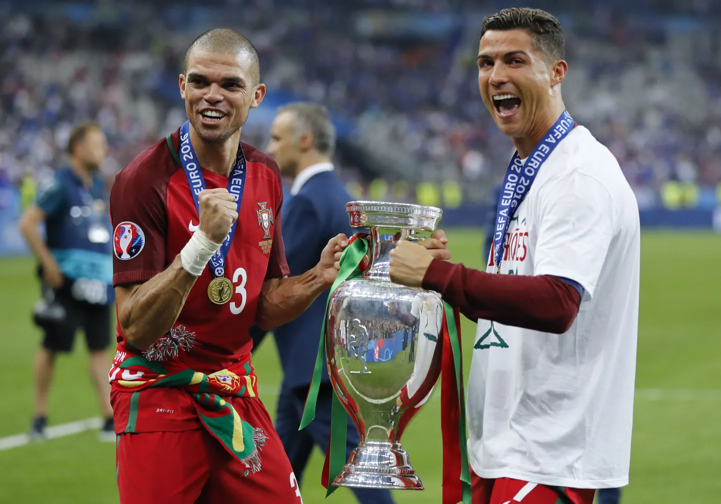 Cristiano Ronaldo ja Pepe (vasakul)