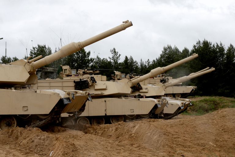 Tankid Abrams mullu suvel Lätis. / Reuters/Scanpix