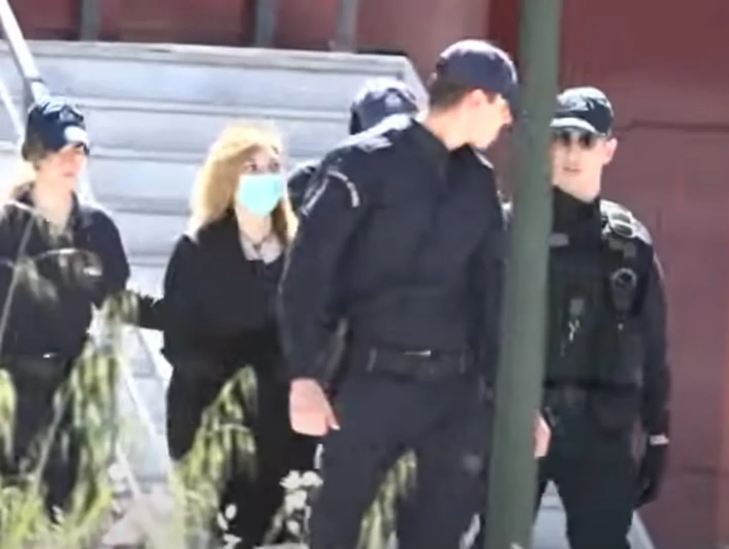Kreeklanna lõpetas oma kolme tütre elu.