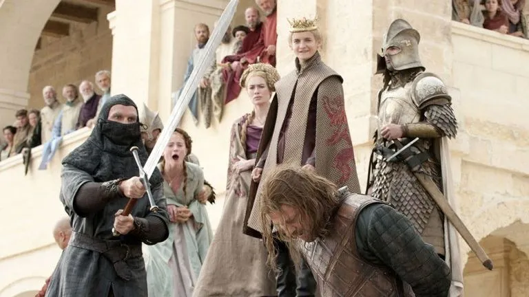 Kaader seriaalist «Troonide mäng». Eddard Ned Starki (Sean Bean) hukkamine