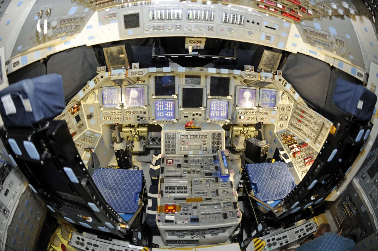 Kosmosesüstiku Atlantis kokpit