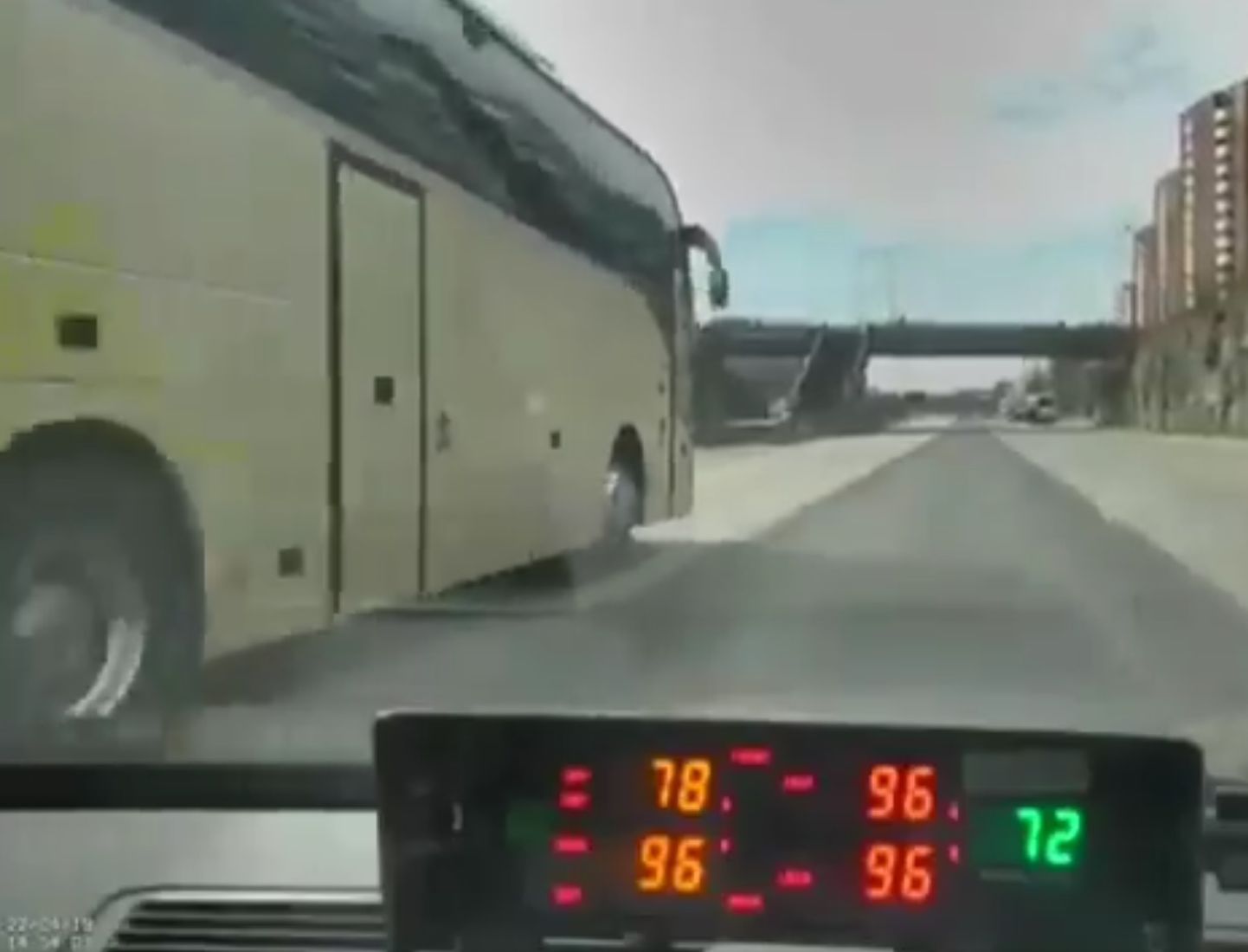 Рейсовый автобус в Таллинне промчался мимо полиции со скоростью 96 км/ч.