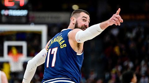 Leedu korvpallitäht naaseb pärast 14 NBA aastat koju, aga põlise rivaali rüppe