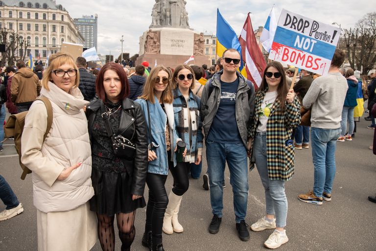 Журналисты RUS TVNET на митинге "Русский голос против войны"