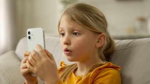 BEWARE! Parents Often Make One Unnoticed Mistake When Buying a Child Their First Phone