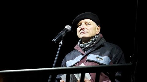 PILNS TEKSTS ⟩ Daiņa Īvāna runa Doma laukumā 6. novembrī