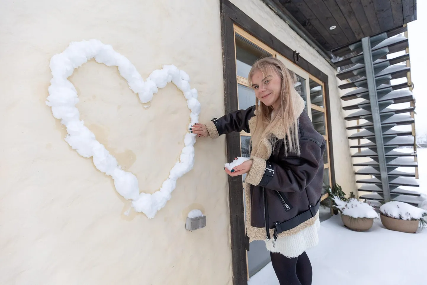 Tulevane kultuurikorraldaja Ele Puidet­ muudab Hindreku peomaja valentinipäeval armastust kiirgavaks kohaks, kus oma kallimaga õhtut veeta.