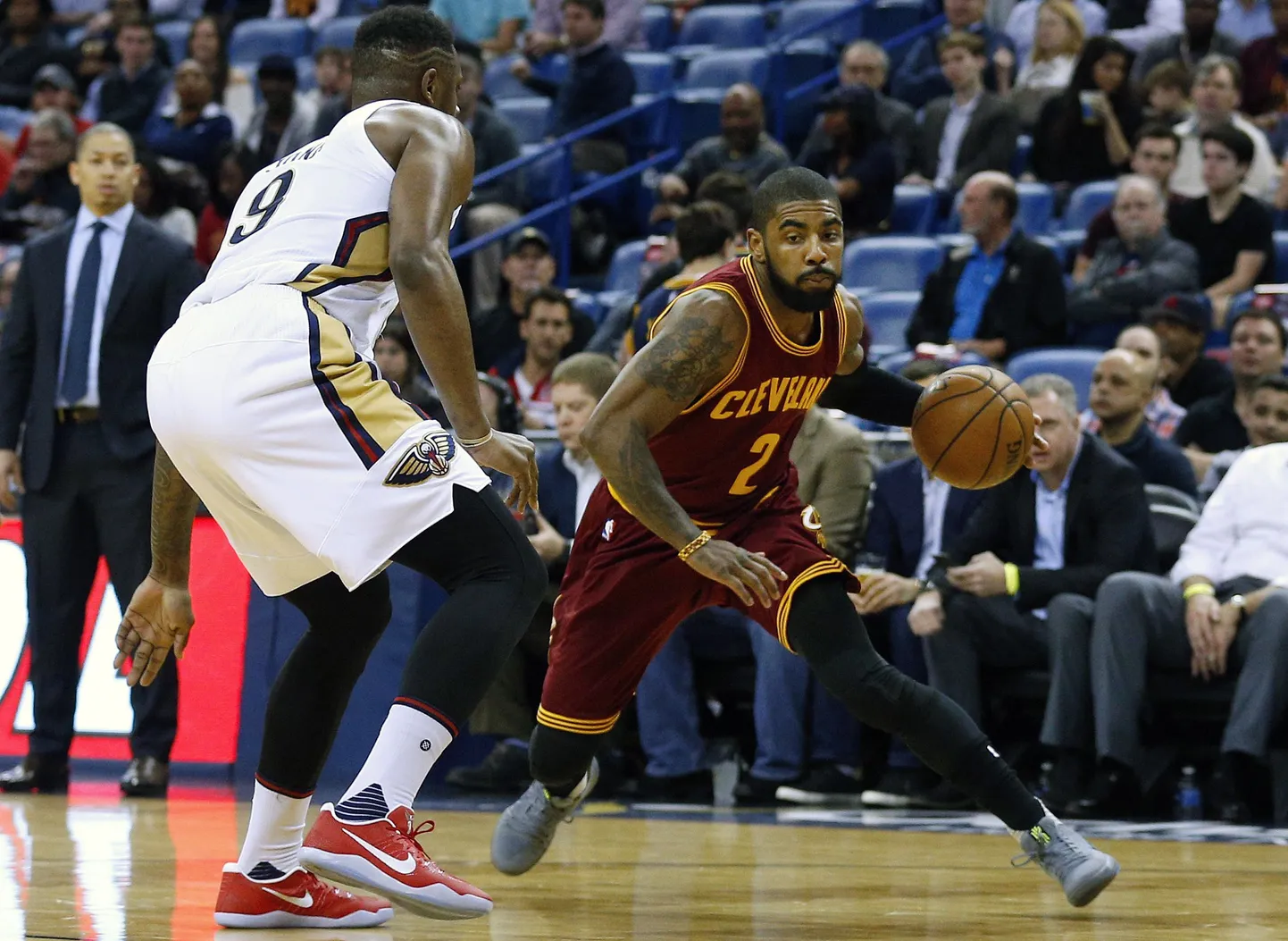 Kyrie Irving (paremal) tõi küll 49 punkti, kuid pidi alla vanduma Terrence Jonesile (nr 9) ja New Orleans Pelicansile.