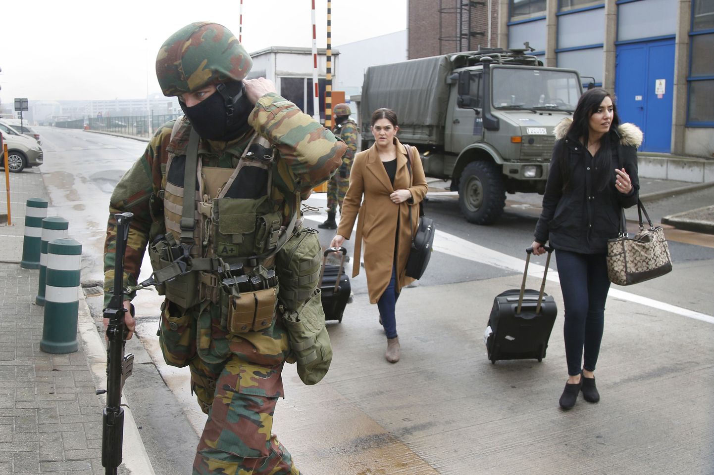 Sõdur Brüsseli lennujaama juures.