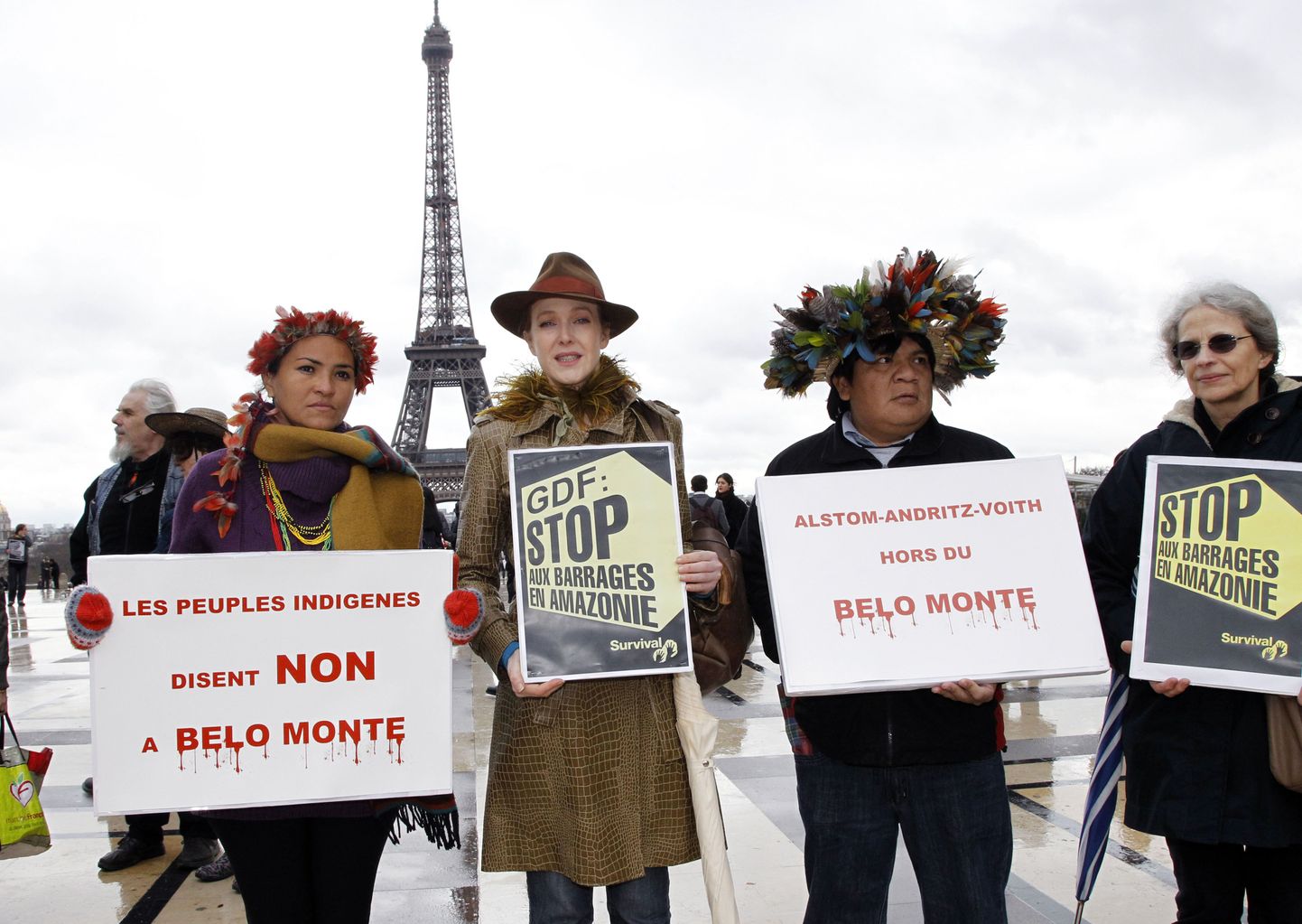 Kommunikatsiooniprotsesse illustreeriv foto meeleavalduselt Pariisist