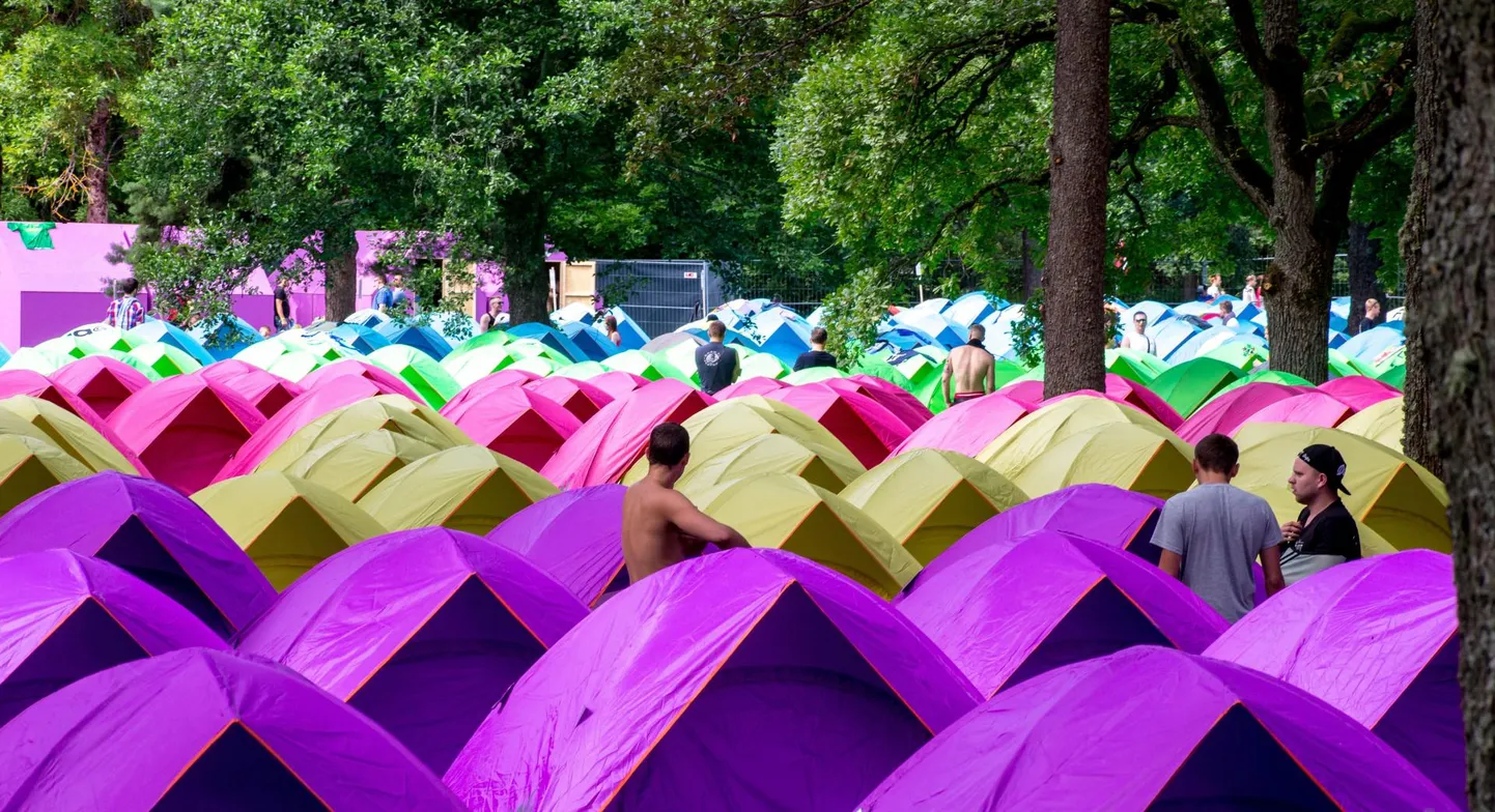 Telklasse mahub umbes 5000 inimest, mis teeb ligemale veerandi festivali pärast Pärnus ööbijaist. Ülejäänud peavad öömaja mujalt otsima.