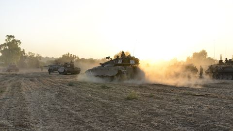 Izraēlas armija Sīrijā konfiscējusi ieročus un nopratinājusi cilvēkus