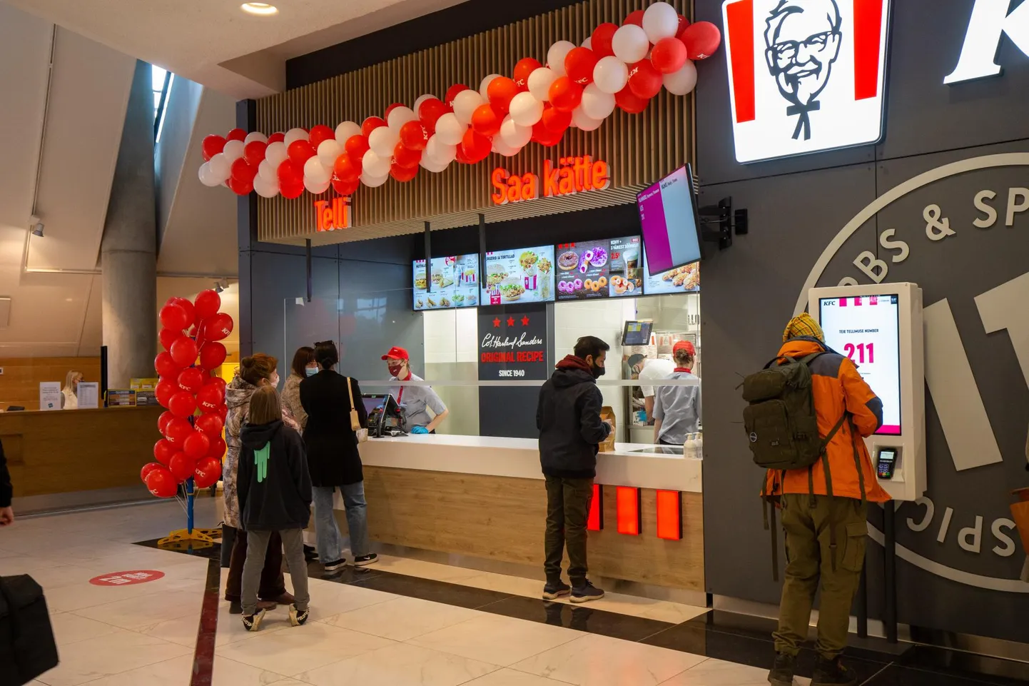 Tartus töötab kaks KFC kiirtoidurestorani.