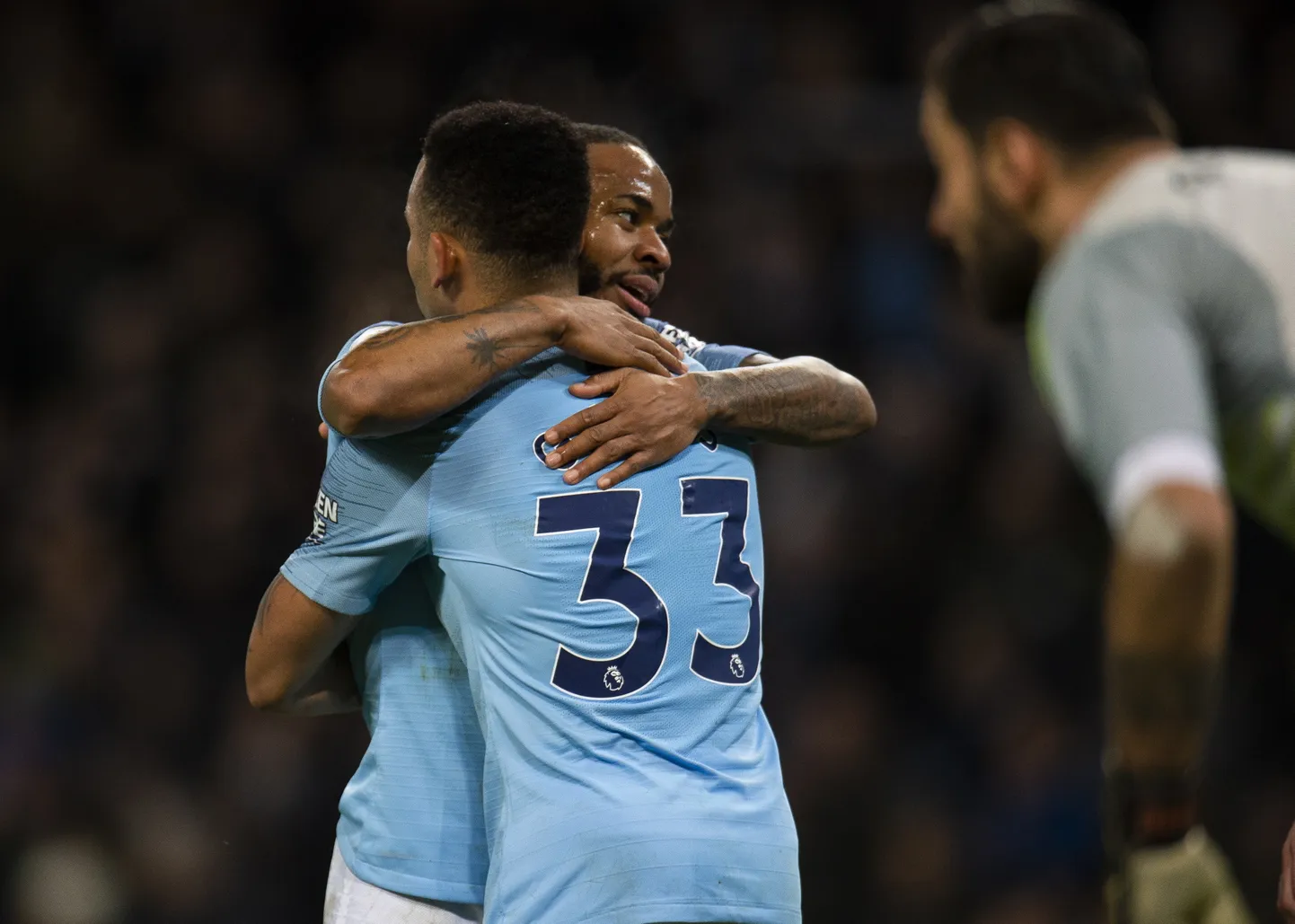 Raheem Sterling ja Gabriel Jesus (number 33).