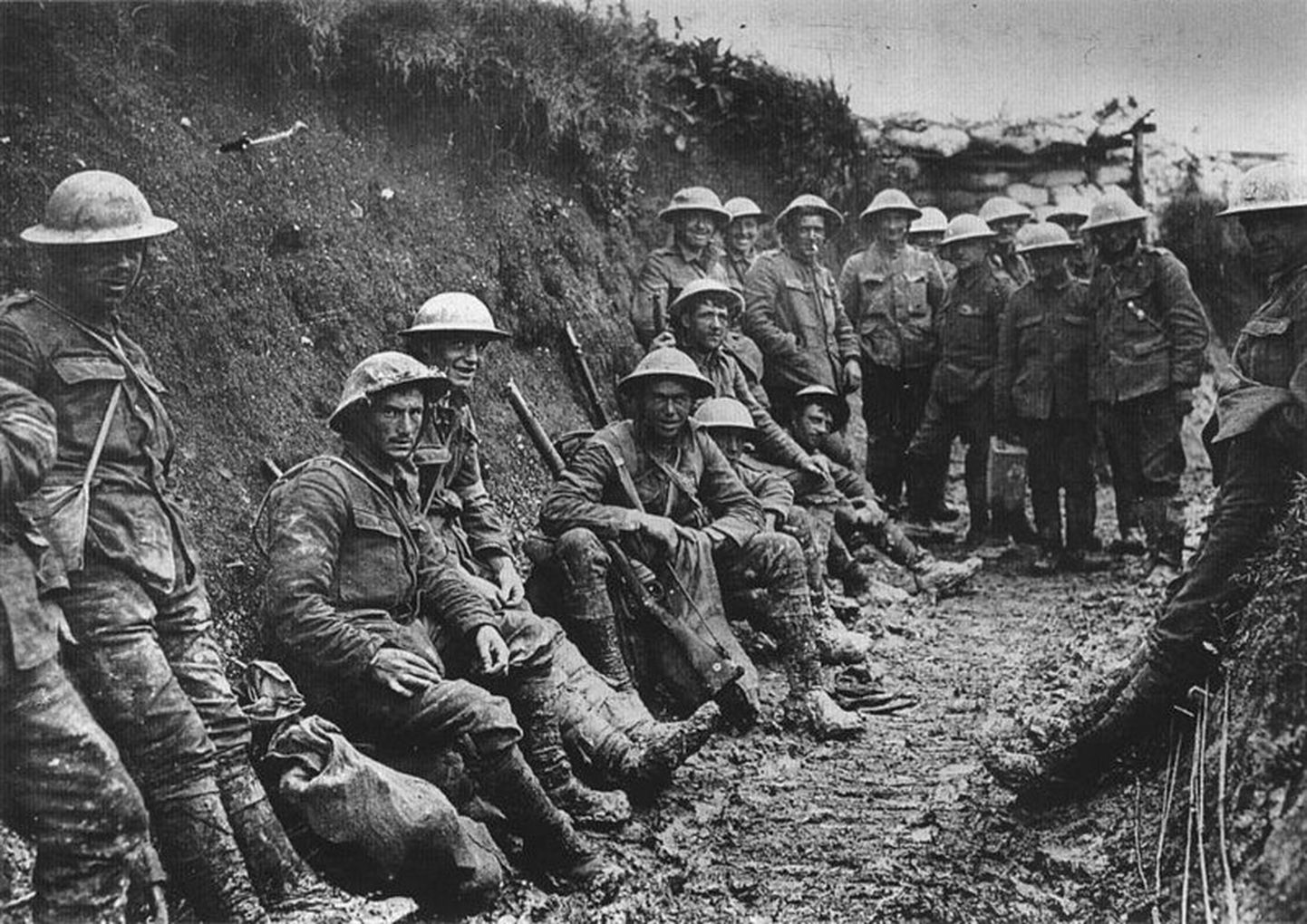 Kareivji ierakumos Pirmajā pasaules kara laikā.