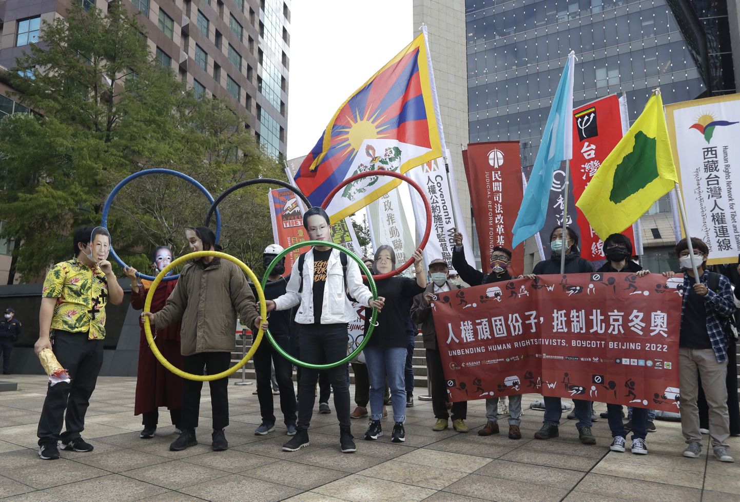 Inimõiguslaste meeleavaldus Hiina Panga hoone juures Taipeis.