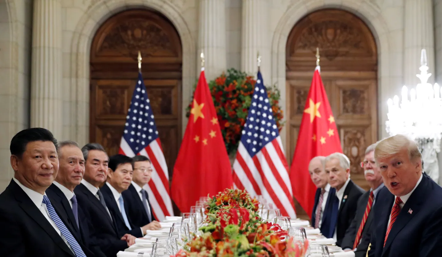 USA president Donald Trump ja Hiina liider Xi Jinping koos delegatsioonidega Buenos Aireses kaubanduskõnelustel.