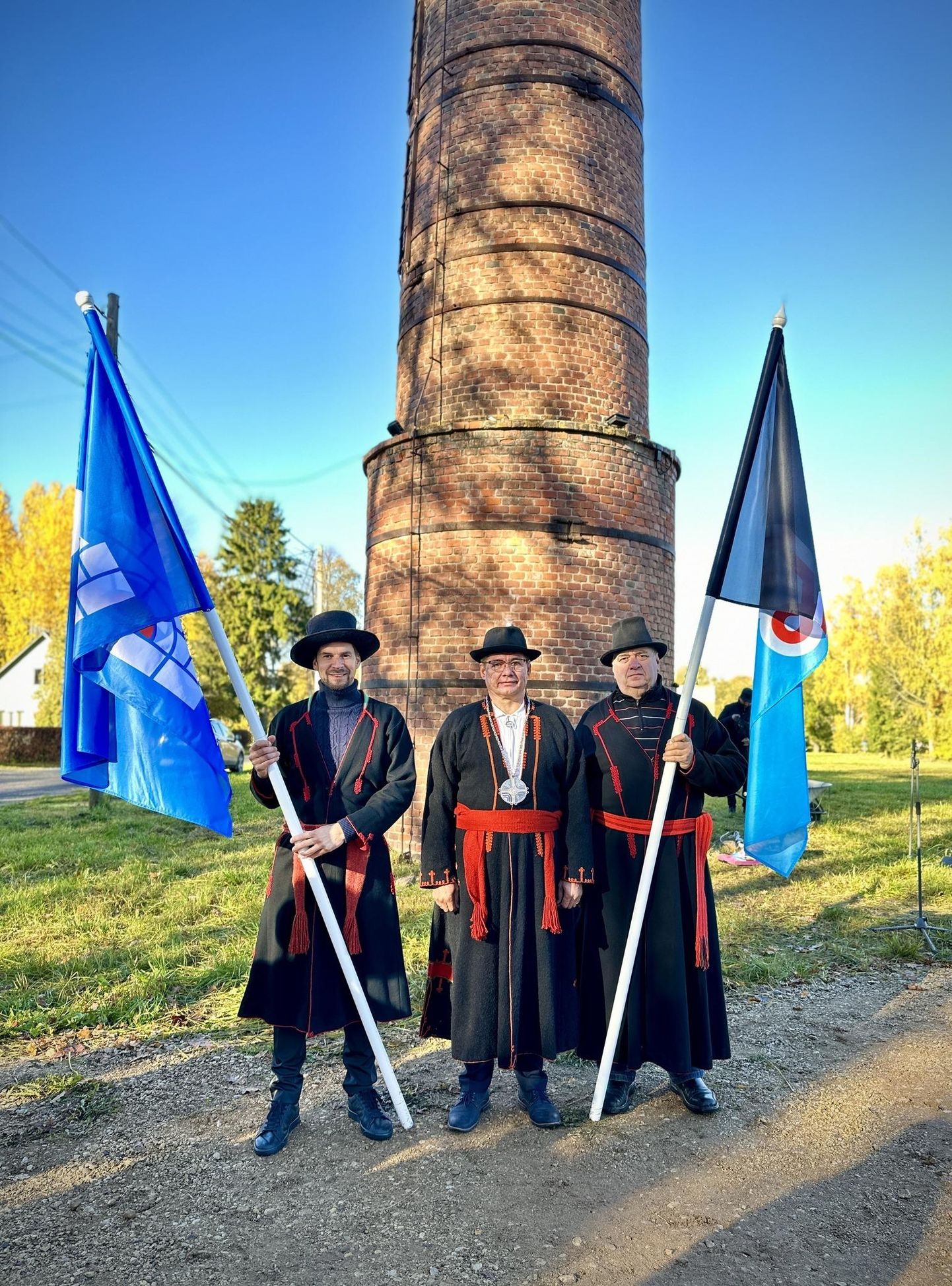 Mulkide vanemaks valitud Kalle Vister (keskel) koos Tõrva vallavanema Maido Ruusmanniga (vasakul) ja Tõrva vallavaolikogu esimehe Enn Mihailoviga