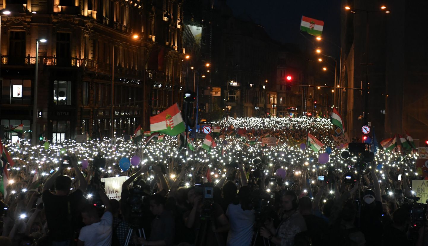 Peaminister Viktor Orbáni vastased meeleavaldajad Budapestis.