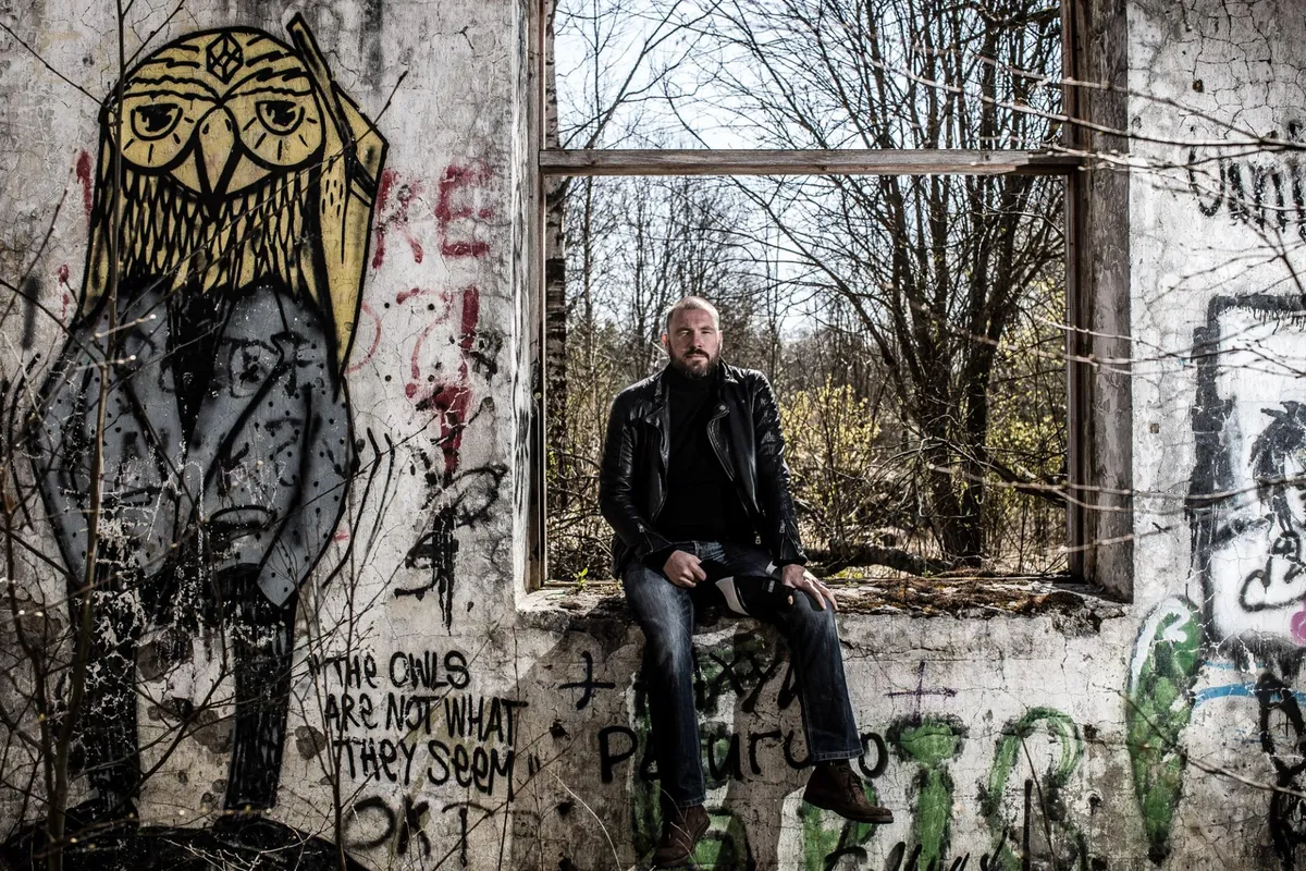 «Mind ei puuduta ju enamik seadusi ja koodekseid, ajakirjanikueetika,» ütleb Mart Siilivask uljalt. «Tundub, et mulle ei laiene see mitte mingit moodi.»