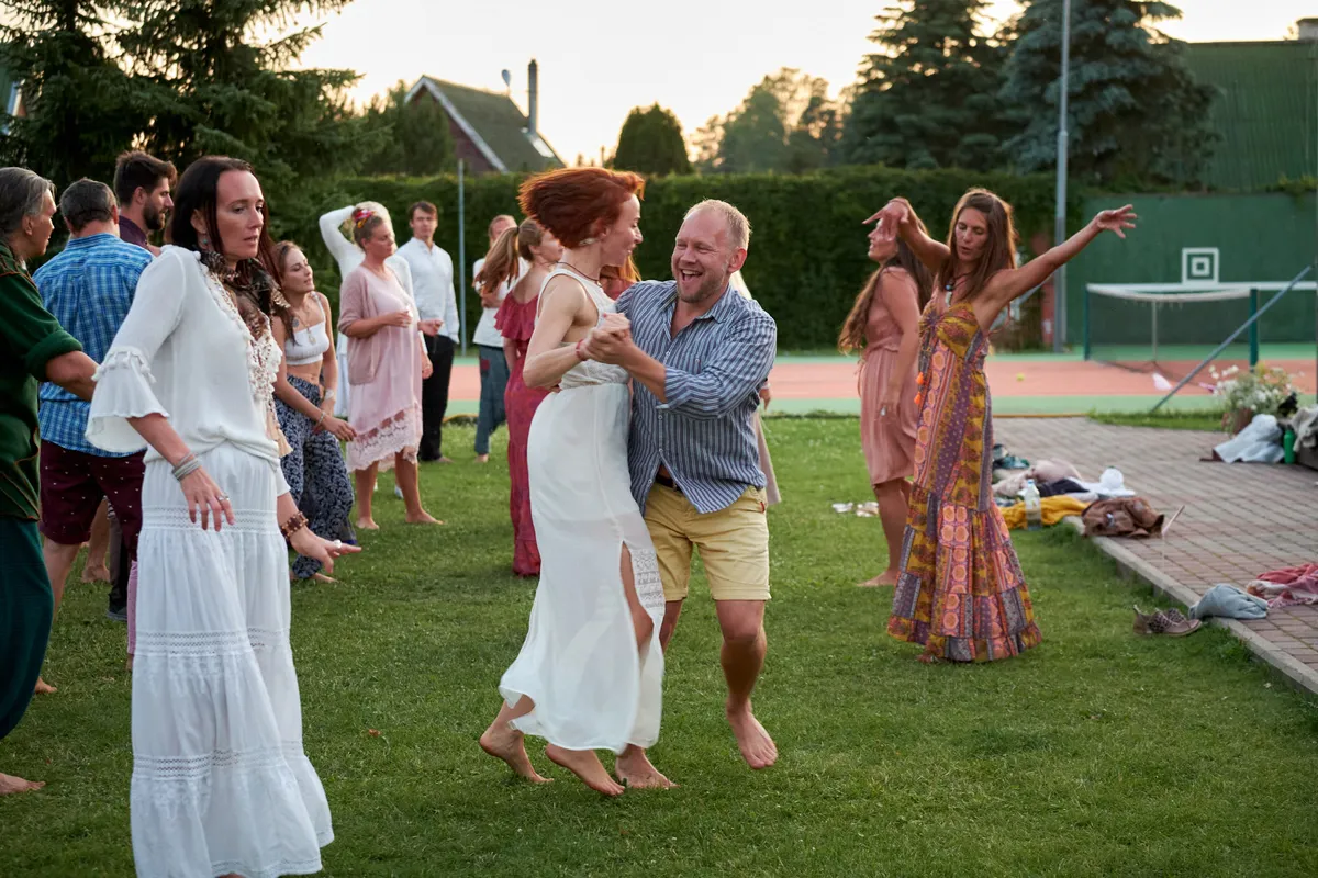 Pärast loenguid ja praktikume saab mõnusa meelelahutuse ja muusika saatel ennast veel vabamaks lasta! Tasub märkida, et festival on alkoholi- ja meelemürkidevaba.