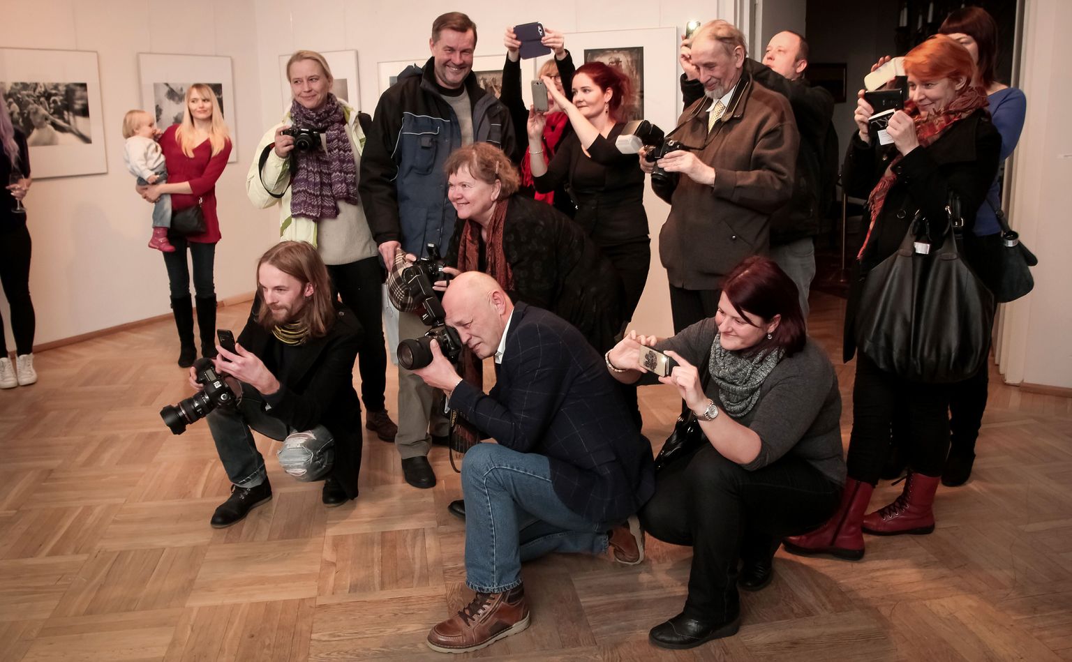 Pärnu linnagaleriis avati ülevaatenäitus "Pärnumaa foto 2014".