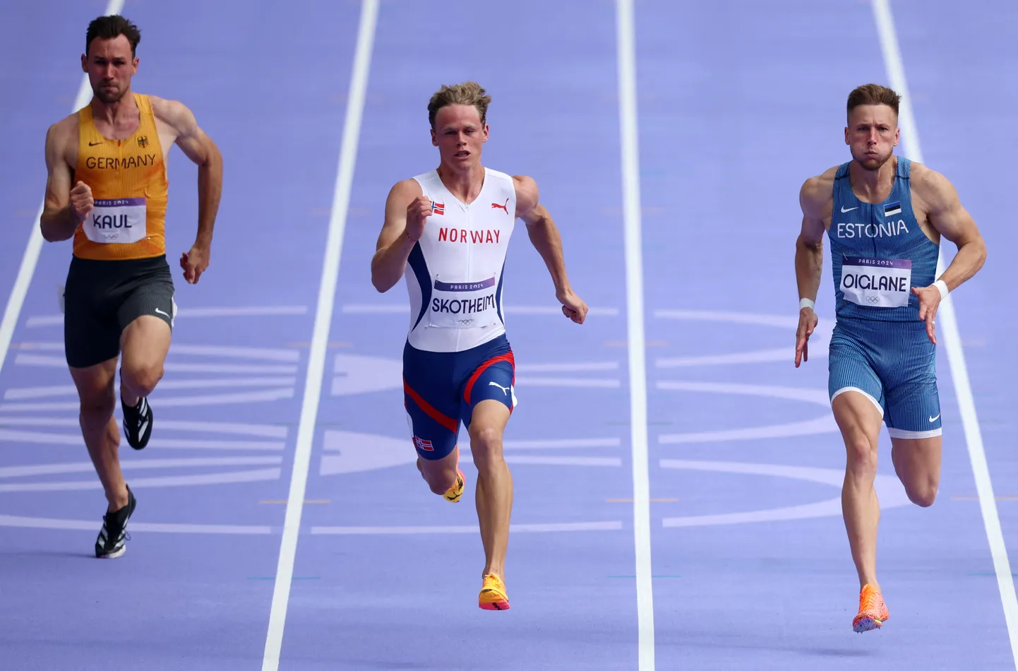 Pariisi olümpia 100 m jooks. Vasakult: Niklas Kaul, Sander Skotheim ja Janek Õiglane.