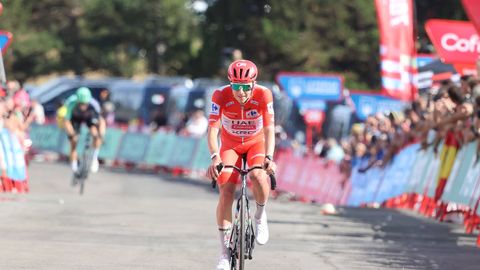 KOHUTAV ⟩ Vuelta üldliider Tadej Pogacar oli raske kukkumise järel sunnitud velotuuri katkestama