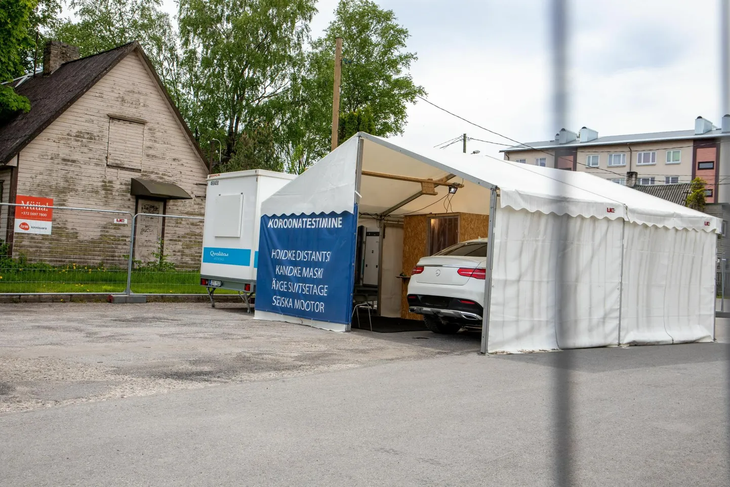 Qvalitase Pärnu telgis võetakse praegu 10–20 koroonaproovi päevas, tippajal küündis see arv 650ni.