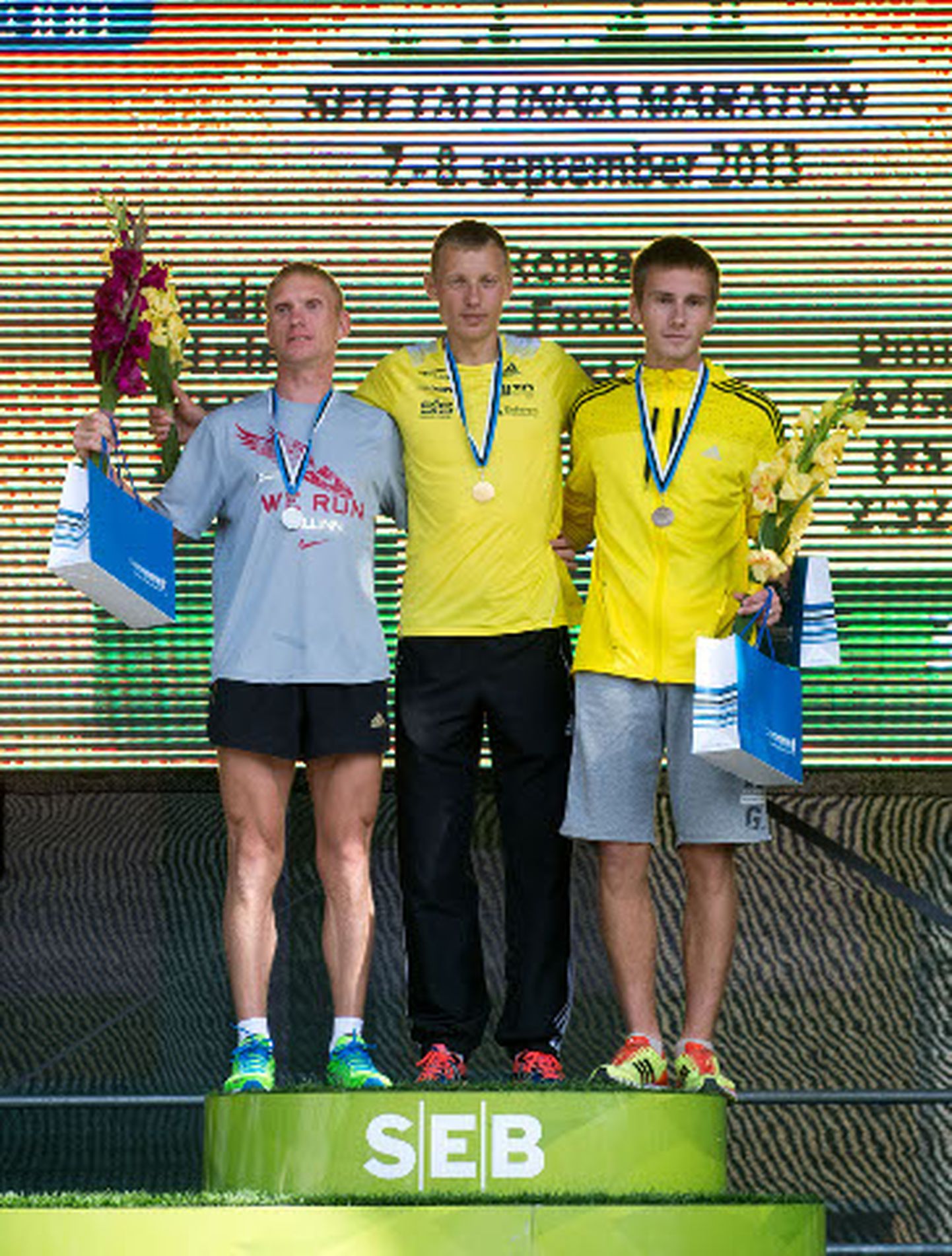 Dmitri Aristov (paremal) tõusis sel aastal juba kolmandat korda Eesti täiskasvanute meistrivõistlustel poodiumile. Maratonipronks peaks neist võidetud medalitest olema kõige väärtuslikum.