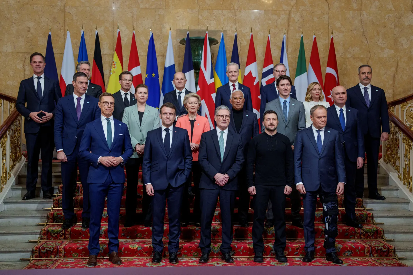 2. märtsil 2025 toimus Londonis 16 riigi + Euroopa Liidu ja NATO juhtide tippkohtumine, kuid Eesti, Läti ja Leedu juhid ei olnud kutsutud.