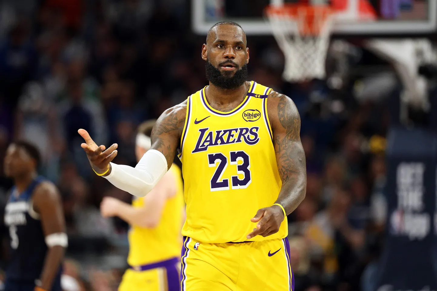 NBA zvaigzne Lebrons Džeimss