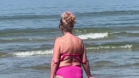 VIDEO ⟩ «Kuidas nii saab?» Suitsetav suvitaja Pirita rannas tegi tallinlastele tuska