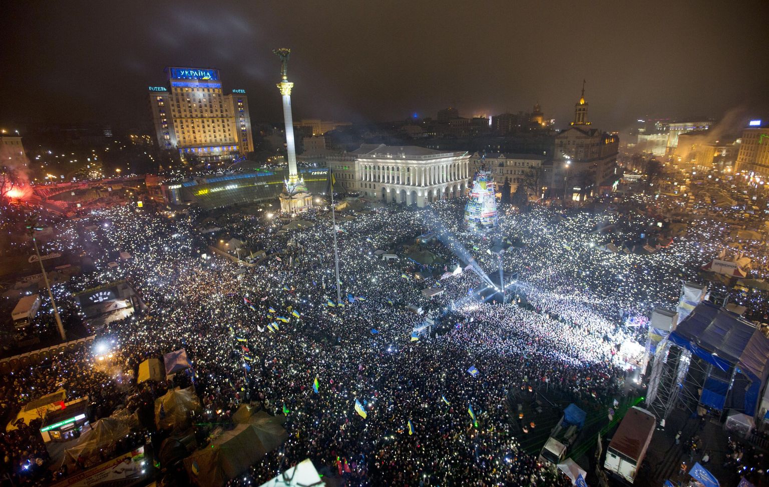 Майдан Независимости в новогоднюю ночь. Иллюстративное фото.