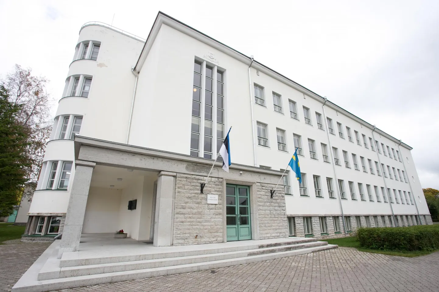 Rakvere gümnaasiumi 11. klassi õpilane on koroonas, see tähendab, et distantsõppele jääb kogu lend.