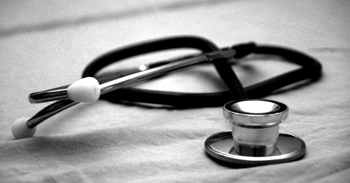 Dr Tuuling võtab ruhnlasi vastu Kuressaares