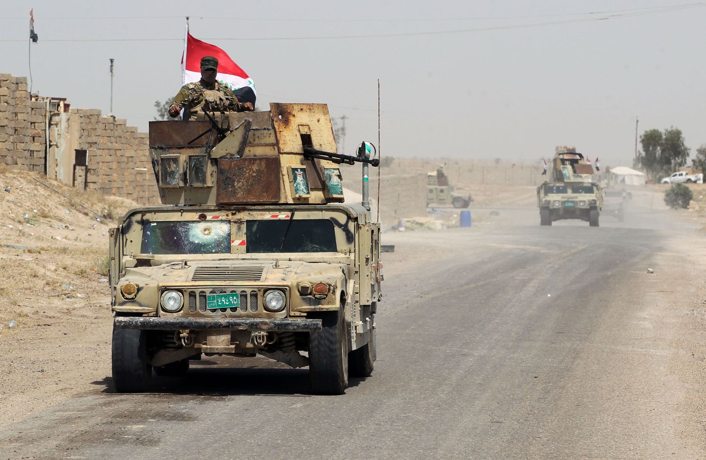 Iraagi valitsusväed sõitmas Fallujah linna poole.