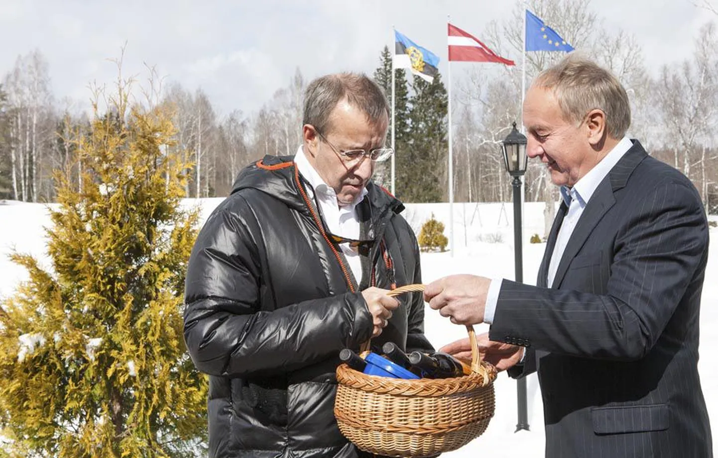 Läti president Andris Berzinš tõi Toomas Hendrik Ilvesele külakostiks paremaid palu Läti toiduainete tootjatelt.