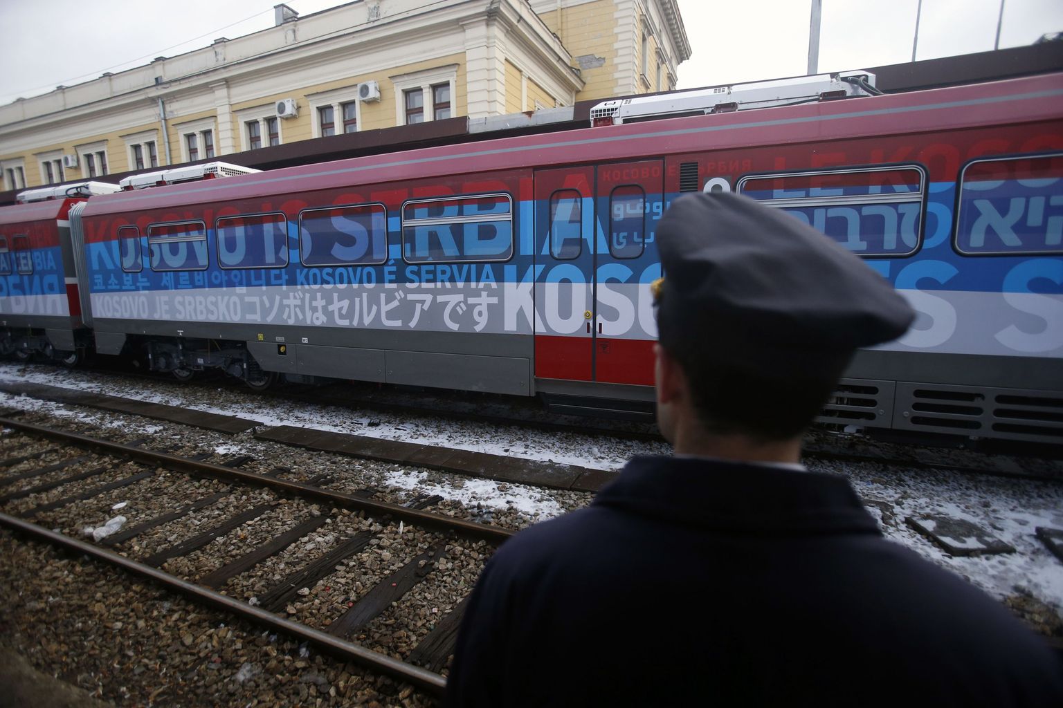 «Kosovo on Serbia» kuulutab ühemõtteline sõnum Serbiast Kosovosse suunduval rongil.