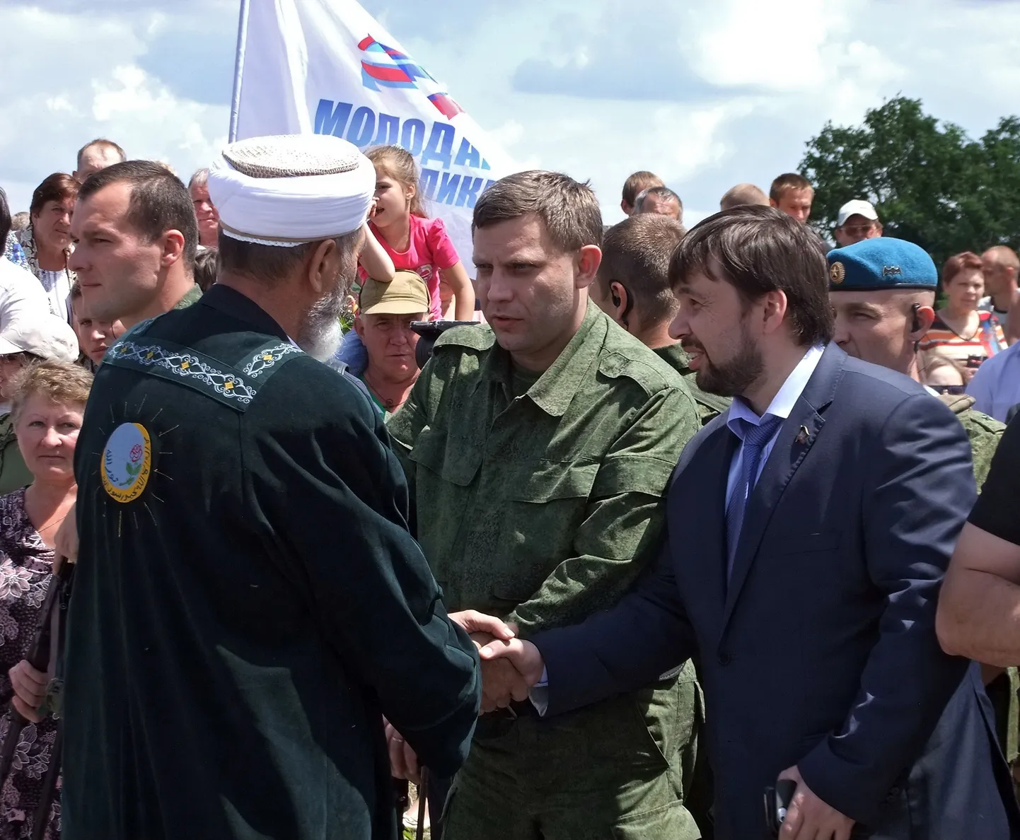 Aleksandr Zahhartšenko (keskel).