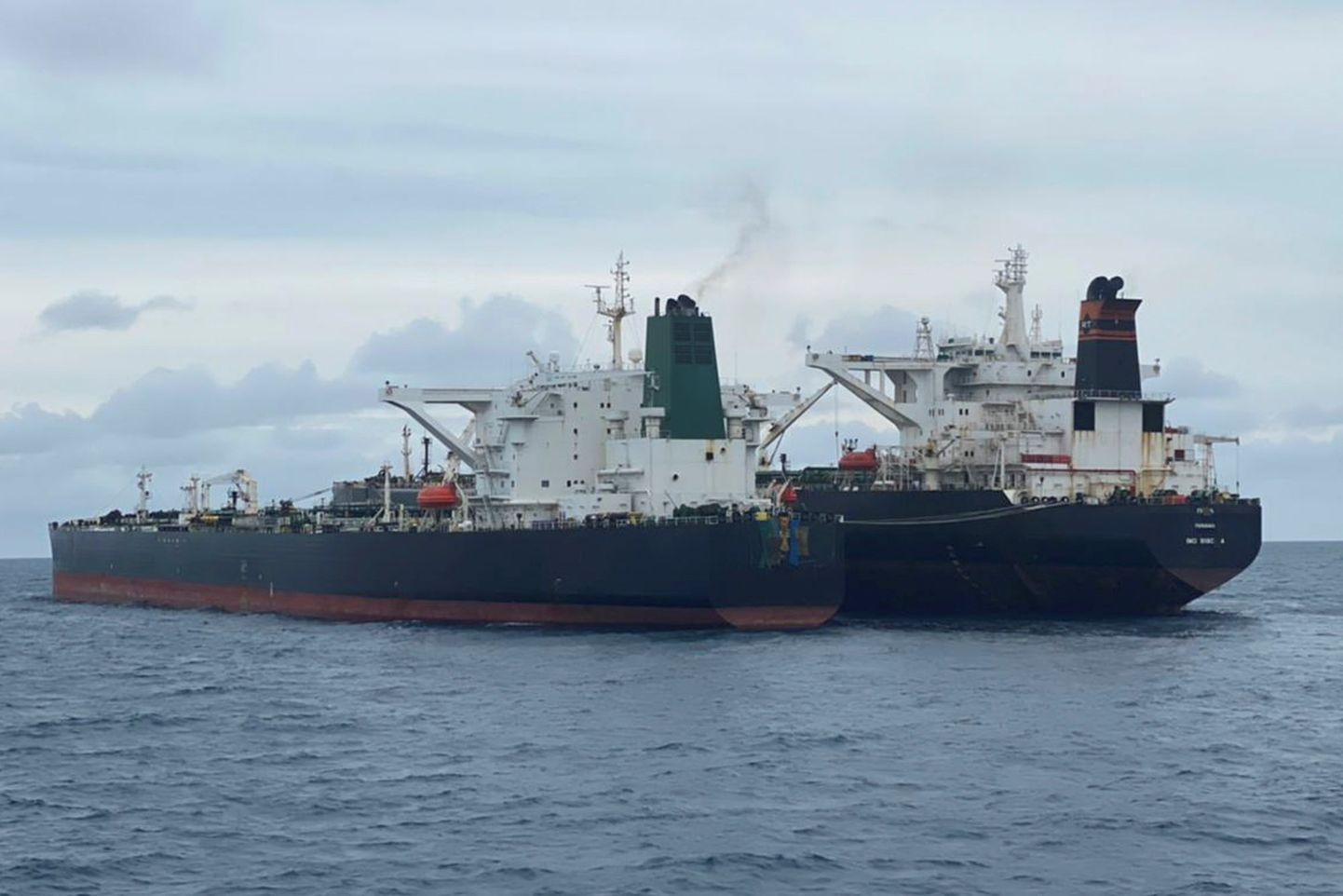 Indoneesias neli kuud kinni hoitud kaks naftatankerit - Panama lipu all sõitev MT Freya ja Iraani lipuga MT Horse.