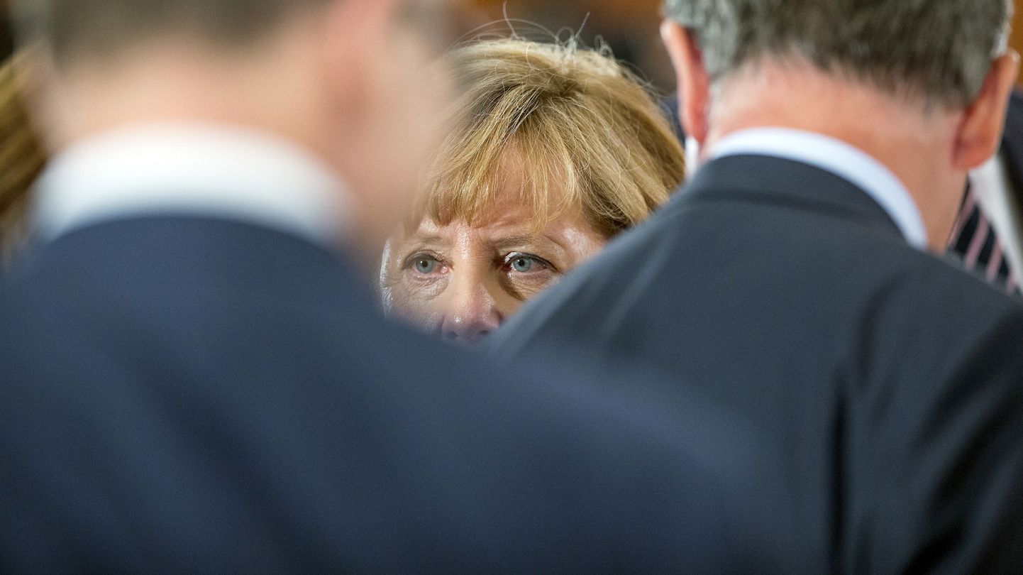Kantsler Angela Merkel saabub äsjasele kohtumisele Saksa riigijuhtidega arutamaks migrandikriisi küsimusi.