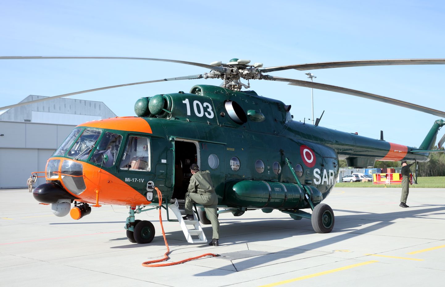 Nacionālo bruņoto spēku aviācijas bāzes helikopters "Mi-17"; ilustratīvs foto.