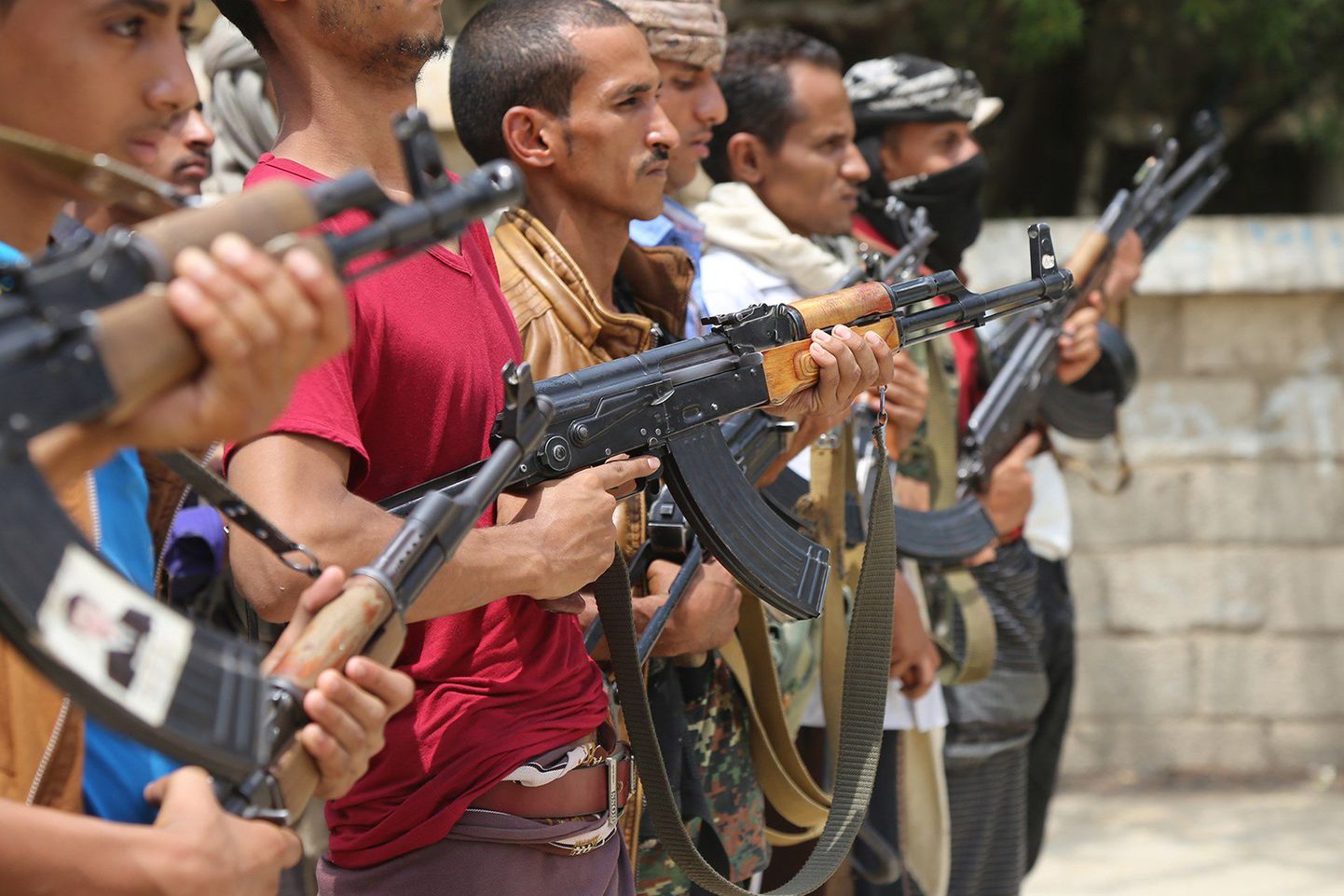 Jeemeni presidendile ustavad sõdurid.